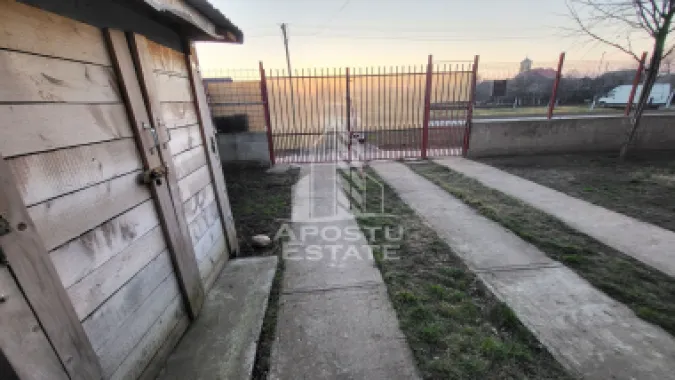 Casa individuala,190 mp utili,garaj si teren de 700 mp,Satchinez