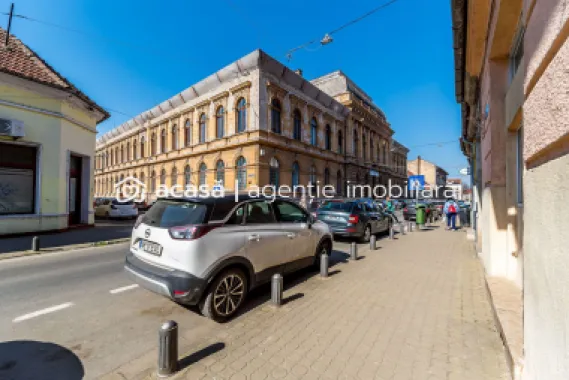 Locuință și Business pe Str. L. Blaga, Arad, Spațiu + Apartament