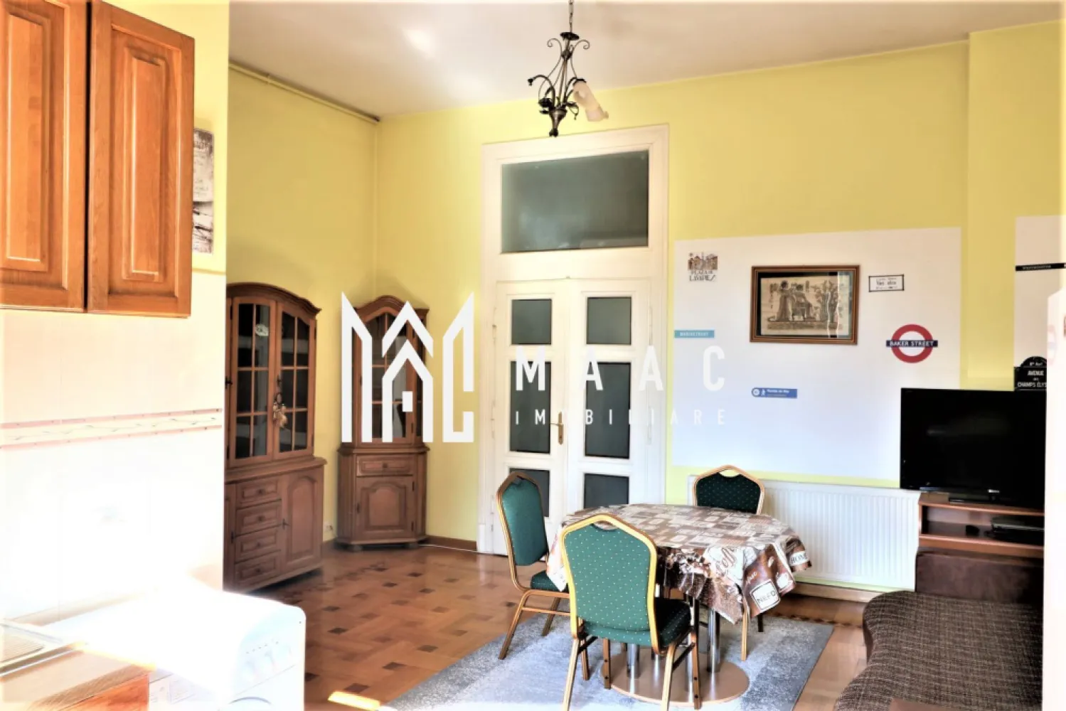 Apartament 2 camere | 82 mp utili | pietonala N. Balcescu - MAAC Imobiliare vă propune spre vânzare un apartament la casă, cu o suprafață utilă de 82 mp, situat în zona centrală, în apropierea restaurantelor, parcurilor, școlilor și mijloacelor de transport, ideal atât pentru locuință proprie, cât și pentru regim hotelier.

Proprietatea beneficiază de loc de parcare privat și pivniță, oferind confort și spațiu suplimentar de depozitare, elemente importante pentru o proprietate situată în centru.

Compartimentare:
-1 dormitor
-1 living
-1 bucătărie
-1 baie cu geam
-Pivniță de 12 mp
-Loc de parcare privat

Amplasarea centrală asigură acces facil către toate punctele de interes, ceea ce conferă proprietății un potențial ridicat atât pentru locuire, cât și pentru investiție în închiriere în regim hotelier.

Pentru mai multe detalii și programarea unei vizionări, vă rugăm să menționați la telefon numărul CP1662781.