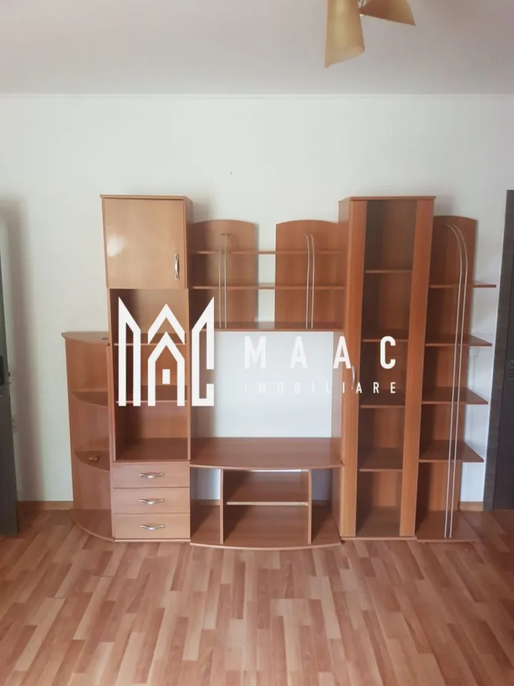 Casa Individuala | Trei Stejari | 130 MPU | 4 Camere - MAAC Imobiliare vă propune spre vânzare o casă individuală situată în zona Trei Stejari, amplasată pe o parcelă de 230 mp, proprietatea fiind singură în curte și oferind intimitate și spațiu pentru locuire confortabilă.

Casa are o suprafață utilă de 130 mp și este compartimentată funcțional, fiind potrivită pentru o familie care își dorește o locuință într-o zonă bine cotată a orașului. Proprietatea dispune și de pod pe întreaga suprafață a casei, existând posibilitatea de mansardare și extindere a spațiului locuibil.

Compartimentarea locuinței este următoarea:
-4 camere
-bucătărie
-2 băi
-pod pe toată suprafața casei, cu posibilitate de mansardare

În exterior, proprietatea beneficiază de curte amenajată, care include o filigorie și spațiu pentru relaxare sau grătar, oferind un cadru potrivit pentru petrecerea timpului liber.

Imobilul dispune și de garaj, accesul realizându-se prin poartă cu telecomandă, ceea ce adaugă un plus de confort și siguranță.

Pentru mai multe detalii, vă rugăm să menționați telefonic că ați văzut anunțul cu CP1578607.