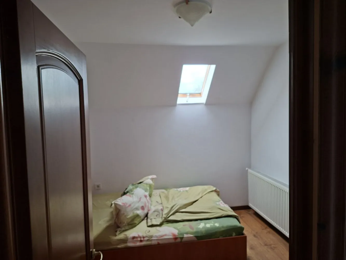 BRASADAS vinde casa individuala 9 cam in Bercu Rosu. - Agenția imobiliara BRASADAS vinde casa individuala cu 9 dormitoare situată în BERCU ROSU.
Casa a fost construita în anul 2010 si este racordata la toate utilitățile, pe un teren aferent în suprafața de 9600 mp.
Www.brasadas.com.