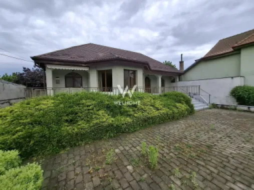 De inchiriat - Casa individuala intima cu teren mare in Avrig, Sibiu