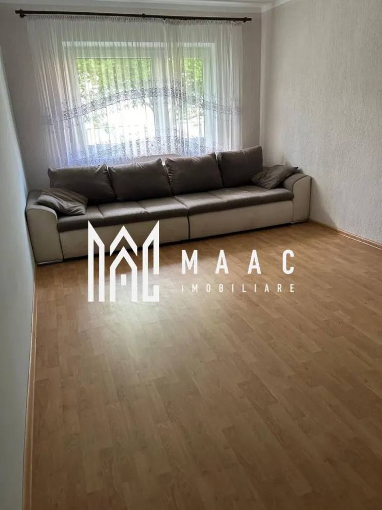 Apartament 3 camere | 68 mp | Decomandat | Zona Vasile Aaron - MAAC Imobiliare va ofera spre vanzare un apartament cu 3 camere decomandat in zona Vasile Aaron. Apartamentul este compus din living, 2 dormitoare, bucatarie inchisa, hol si baie pe suprafata utila de 68 mp. De asemenea apartamentul are o pivnita spatioasa si acces la gradina. Locuinta se afla la parterul inalt al unui imobil cu 4 etaje cu doar 10 apartamente pe scara. Imobilul este situat intr-o zona foarte buna fiind in imediata apropiere a tuturor punctelor de interes comun. Pentru mai multe detalii, precizati telefonic ca ati vizionat anuntul cu ID: CP1478673.