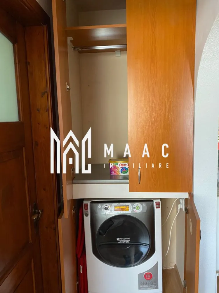 Apartament 3 camere | 68 mp | Decomandat | Zona Vasile Aaron - MAAC Imobiliare va ofera spre vanzare un apartament cu 3 camere decomandat in zona Vasile Aaron. Apartamentul este compus din living, 2 dormitoare, bucatarie inchisa, hol si baie pe suprafata utila de 68 mp. De asemenea apartamentul are o pivnita spatioasa si acces la gradina. Locuinta se afla la parterul inalt al unui imobil cu 4 etaje cu doar 10 apartamente pe scara. Imobilul este situat intr-o zona foarte buna fiind in imediata apropiere a tuturor punctelor de interes comun. Pentru mai multe detalii, precizati telefonic ca ati vizionat anuntul cu ID: CP1478673.