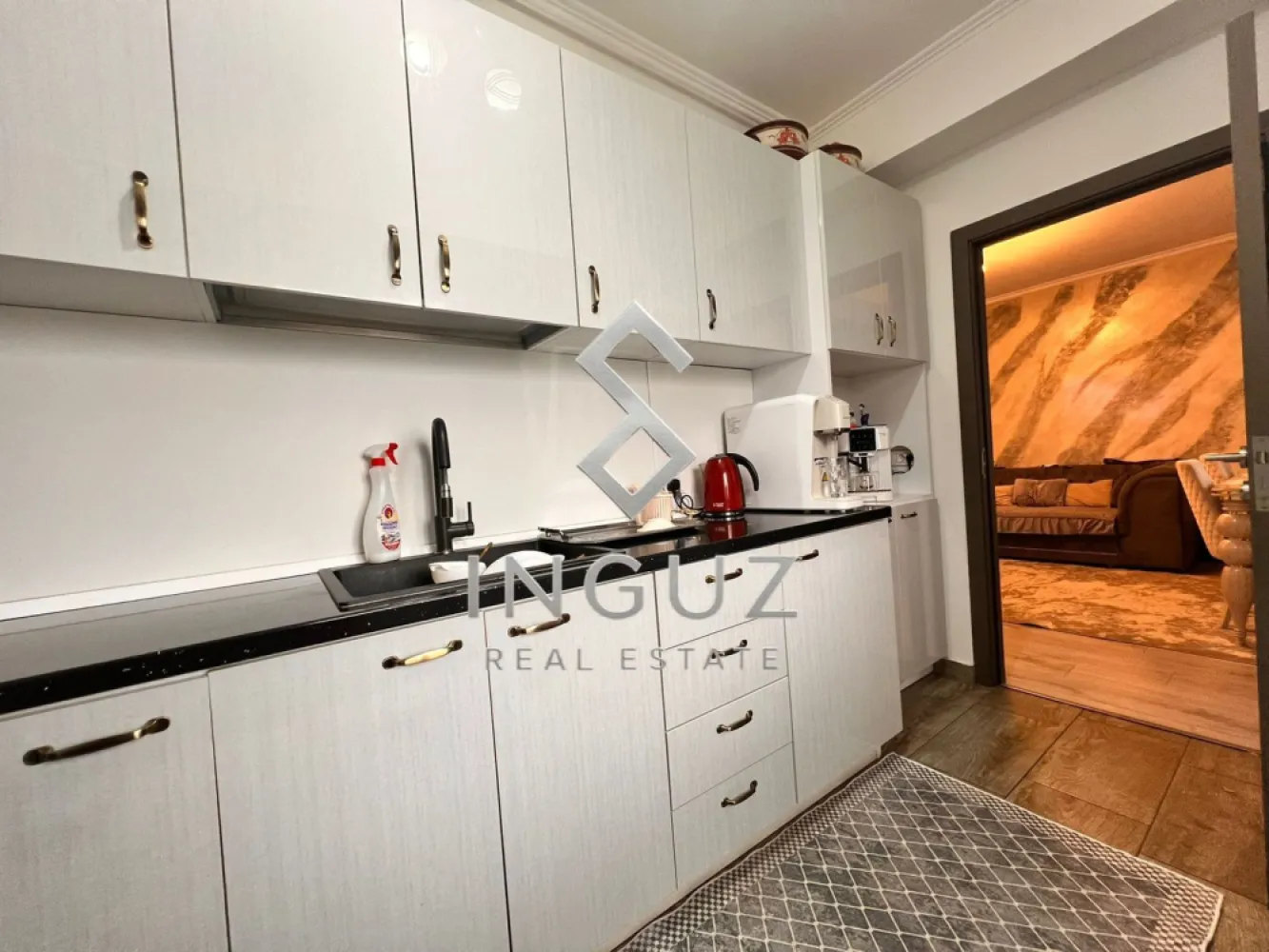 Apartament 2 camere – Sector 2 | LUX | Parcare + Boxă incluse - Apartament 2 camere – Sector 2 | LUX | Parcare + Boxă incluse

145.000 € | Negociabil

Strada Hispania, Sector 2 – București

Apartament modern, finisat LUX, ideal atât pentru locuit, cât și pentru investiție. Proprietatea este complet renovată cu materiale premium și atenție la detalii.

—

Detalii:
• 2 camere
• Suprafață utilă: 49,26 mp
• Balcon: 5,93 mp
• Boxă pentru depozitare inclusă
• Loc de parcare inclus în preț
• Living spațios și luminos
• Dormitor confortabil
• Bucătărie separată
• Baie modernă
• Hol generos

—

Avantaje:
• Finisaje premium / high-end
• Design elegant și funcțional
• Zonă liniștită
• Acces rapid către puncte de interes
• Ideal pentru locuit sau închiriere imediată
• Fără investiții suplimentare

—

Detalii tranzacție:
• Preț: 145.000 € negociabil
• Comision agenție: 2%