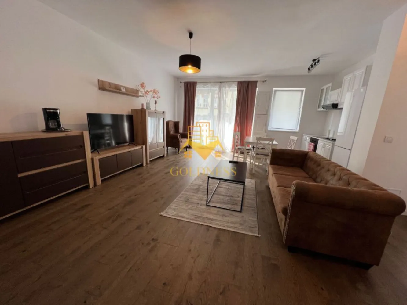 2 camere, modern, Marasti, Record Park, zona Bosch, NTT Data - GOLDNESS Imobiliare vă propune spre închiriere un apartament cu 2 camere complet mobilat și utilat, la etajul 1 într-un imobil de 6 etaje, în cartierul Marasti . Apartamentul este compartimentat astfel:
 - dormitor cu pat matrimonial, dressing, noptiere, birou
 - living cu bucatarie open-space complet utilată, canapea, loc de servit masa 
 - baie cu vana, calorifer port prosop inox și dulap pentru depozitare.
 - terasa de 10 mp.

Imobilul este dotat cu toate cele necesare- centrală proprie, mașină de spălat haine, frigider, plită electrică, hotă, etc. 
Se află în apropierea stațiilor de transport în comun, magazine, restaurante, spații verzi, farmacii, etc. 

Dacă sunteți interesați de acest apartament și doriți să îl vizionați, dar și pentru alte oferte sau detalii nu ezitați să ne contactați telefonic sau prin e-mail - goldnessimobiliare@gmail.com. Vă stăm la dispoziție!