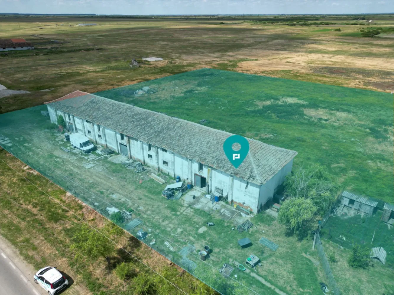 Hală industrială cu teren generos în Zărand, Arad - Hală industrială cu teren generos în Zărand, județul Arad

Oportunitate de investiție 

PropertyLab vă propune spre achiziție o proprietate cu potențial investițional ridicat, situată în localitatea Zărand, județul Arad, cu amplasare strategică la intrarea în localitate și acces direct din drumul principal.

Imobilul este compus dintr-o hală cu suprafață construită de 568 mp, suprafață utilă de 455 mp, amplasată pe un teren generos în suprafață totală de 9.843 mp, oferind multiple posibilități de dezvoltare sau extindere.

Construcția este realizată din cărămidă, cu structură solidă de rezistență din beton armat (fundație și stâlpi), fiind adecvată pentru activități industriale, logistice sau de depozitare.

Caracteristici și facilități:
-acces facil direct din șoseaua principală
-acces TIR
-curte generoasă cu posibilitate de parcare
-curent trifazic
-utilități disponibile: apă, curent electric, canalizare

Datorită poziționării și suprafeței terenului, proprietatea reprezintă o alegere excelentă pentru investitori sau antreprenori în căutarea unui spațiu funcțional, bine conectat și ușor accesibil.

Pentru informații suplimentare și programarea unei vizionări, echipa PropertyLab vă stă la dispoziție.

Andreea Covaci
Consultant Imobiliar PropertyLab
+40751479311

Radu Mitran - Consultant imobiliar PropertyLab
+40751621035
E-mail: radu.mitran@propertylab.ro

CP2840305