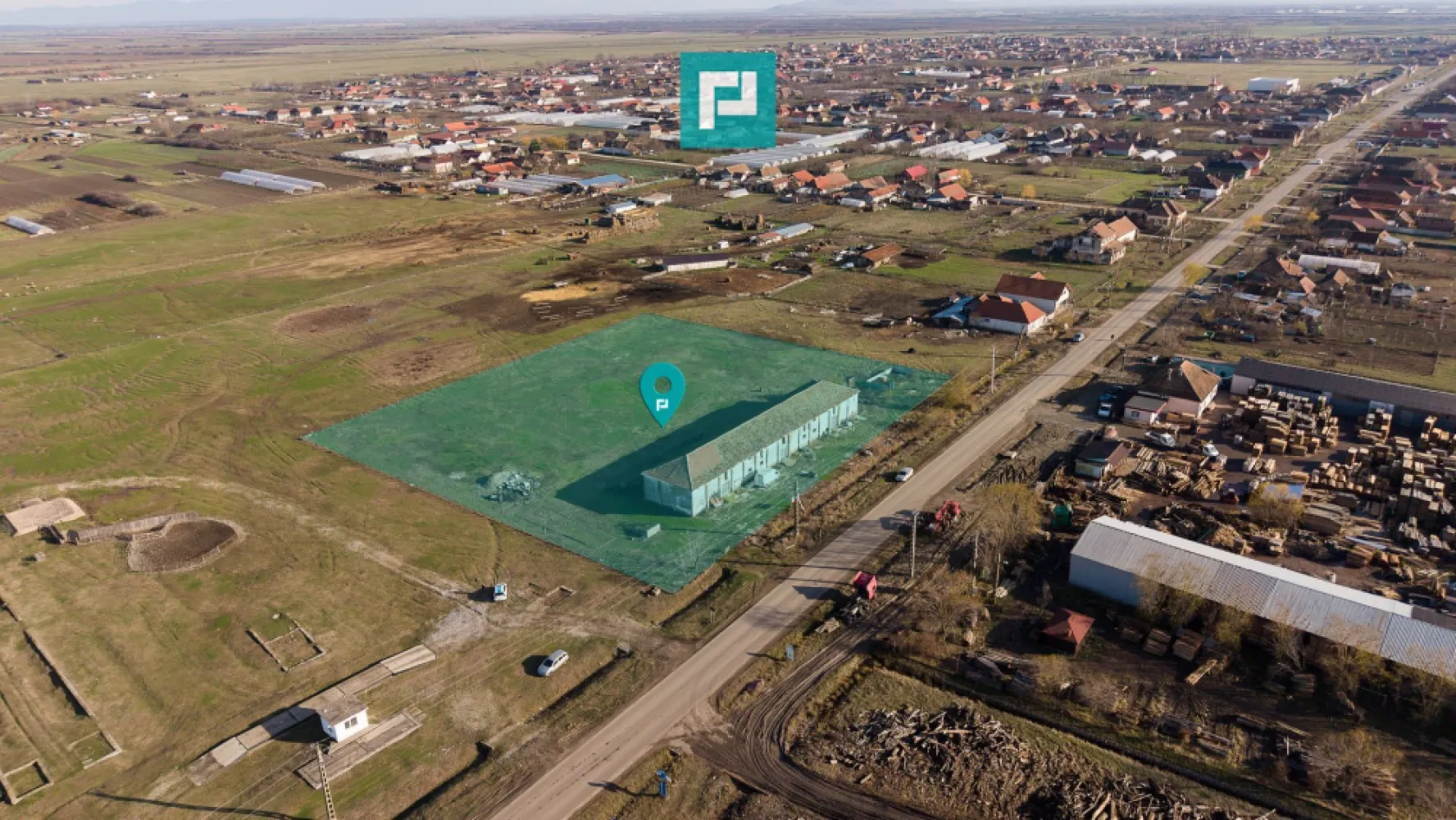 Hală industrială cu teren generos în Zărand, Arad - Hală industrială cu teren generos în Zărand, județul Arad

Oportunitate de investiție 

PropertyLab vă propune spre achiziție o proprietate cu potențial investițional ridicat, situată în localitatea Zărand, județul Arad, cu amplasare strategică la intrarea în localitate și acces direct din drumul principal.

Imobilul este compus dintr-o hală cu suprafață construită de 568 mp, suprafață utilă de 455 mp, amplasată pe un teren generos în suprafață totală de 9.843 mp, oferind multiple posibilități de dezvoltare sau extindere.

Construcția este realizată din cărămidă, cu structură solidă de rezistență din beton armat (fundație și stâlpi), fiind adecvată pentru activități industriale, logistice sau de depozitare.

Caracteristici și facilități:
-acces facil direct din șoseaua principală
-acces TIR
-curte generoasă cu posibilitate de parcare
-curent trifazic
-utilități disponibile: apă, curent electric, canalizare

Datorită poziționării și suprafeței terenului, proprietatea reprezintă o alegere excelentă pentru investitori sau antreprenori în căutarea unui spațiu funcțional, bine conectat și ușor accesibil.

Pentru informații suplimentare și programarea unei vizionări, echipa PropertyLab vă stă la dispoziție.

Andreea Covaci
Consultant Imobiliar PropertyLab
+40751479311

Radu Mitran - Consultant imobiliar PropertyLab
+40751621035
E-mail: radu.mitran@propertylab.ro

CP2840305