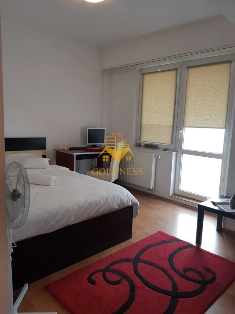 3 camere, Marasti, Dorobantilor, FSEGA, The Office, 21 Dec, Lidl, OMV - GOLDNESS Imobiliare vă propune spre închiriere un apartament cu 3 camere, complet mobilat și utilat, la etajul 1 într-un imobil de 10 Etaje , pe strada Dorobantilor, în cartierul Marasti.

Apartamentul este compartimentat astfel:

- dormitor cu pat matrimonial, dressing spațios, noptiere, birou
- dormitor cu pat si dulap.
- living cu canapea extensibilă, dulap, loc de servit masa, doua fotolii
- baie cu cadă și una de serviciu, calorifer port prosop inox și dulap pentru depozitare
- bucătăria complet utilată- mobilata
- 2 balcoane de 10 mp împreună cu o priveliște superbă

Imobilul este dotat cu toate cele necesare - centrală proprie, mașină de spălat haine și vase, frigider, aragaz etc.
Se află în apropierea stațiilor de transport în comun, magazine, spații verzi, farmacii, etc.

Dacă sunteți interesați de acest apartament și doriți să îl vizionați, dar și pentru alte oferte sau detalii nu ezitați să ne contactați telefonic sau prin e-mail. Vă stăm la dispoziție!
Pentru intermediere se percepe un comision de 50% din prețul chiriei!