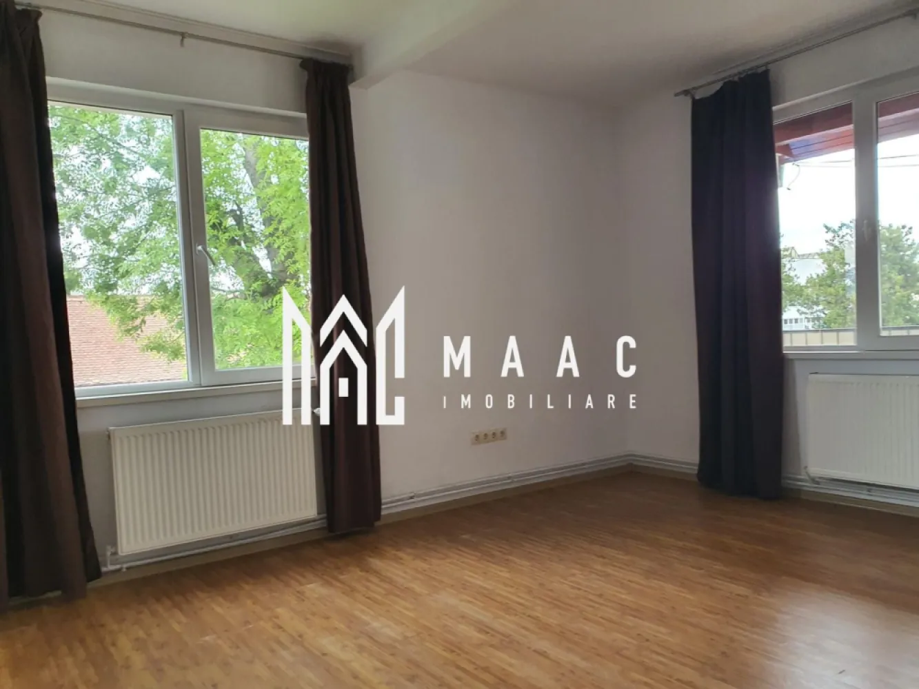 Apartament la vilă tip duplex | 100 mp utili | 4 camere | - MAAC Imobiliare vă propune spre închiriere un apartament spațios situat într-o vilă de tip duplex, ideal atât pentru locuit, cât și pentru activități de birou.

 Detalii proprietate
Suprafață utilă: 100 mp
4 camere
Acces auto
Curte comună

 Compartimentare
Living cu bucătărie open-space
2 dormitoare
1 birou
Baie
Hol

 Avantaje
Spațiu generos și luminos
Pretabil atât pentru locuință, cât și pentru birouri
Acces auto în curte
Zonă liniștită

Pet friendly - talie mica/medie

📞 Contactează-ne pentru mai multe detalii sau pentru a programa o vizionare, menționează CP3084742!