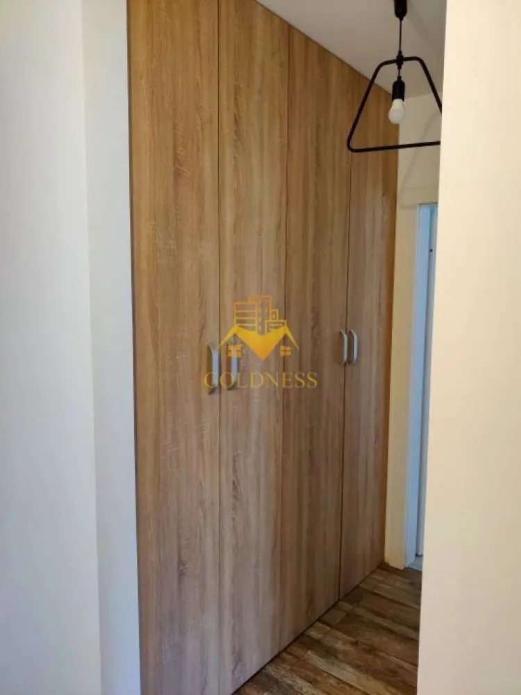 2 camere, open space, Parcare, Buna Ziua, Lidl, Grand Hotel Italia - GOLDNESS Imobiliare vă propune spre închiriere un apartament cu 2 camere open-space complet mobilat și utilat, la etajul 1 într-un imobil de 2 etaje, în cartierul Buna Ziua, in apropiere de LIDL, Grand Hotel Italia . 

Apartamentul este compartimentat astfel:
 - dormitor cu pat matrimonial, dressing, noptiere, comoda, birou

 - living cu bucatarie open-space complet utilată, canapea extensibilă, loc de servit masa 

 - baie cu vana, calorifer port prosop inox și dulap pentru depozitare.

 - terasa de 7mp.

Imobilul este dotat cu toate cele necesare- centrală proprie, mașină de spălat haine, frigider, aragaz, hotă, etc. 

Se află în apropierea stațiilor de transport în comun, magazine, restaurante, spații verzi, farmacii, etc. 

Dispune de loc de parcare inclusa in pret!

Dacă sunteți interesați de acest apartament și doriți să îl vizionați, dar și pentru alte oferte sau detalii nu ezitați să ne contactați telefonic sau prin e-mail. Vă stăm la dispoziție!