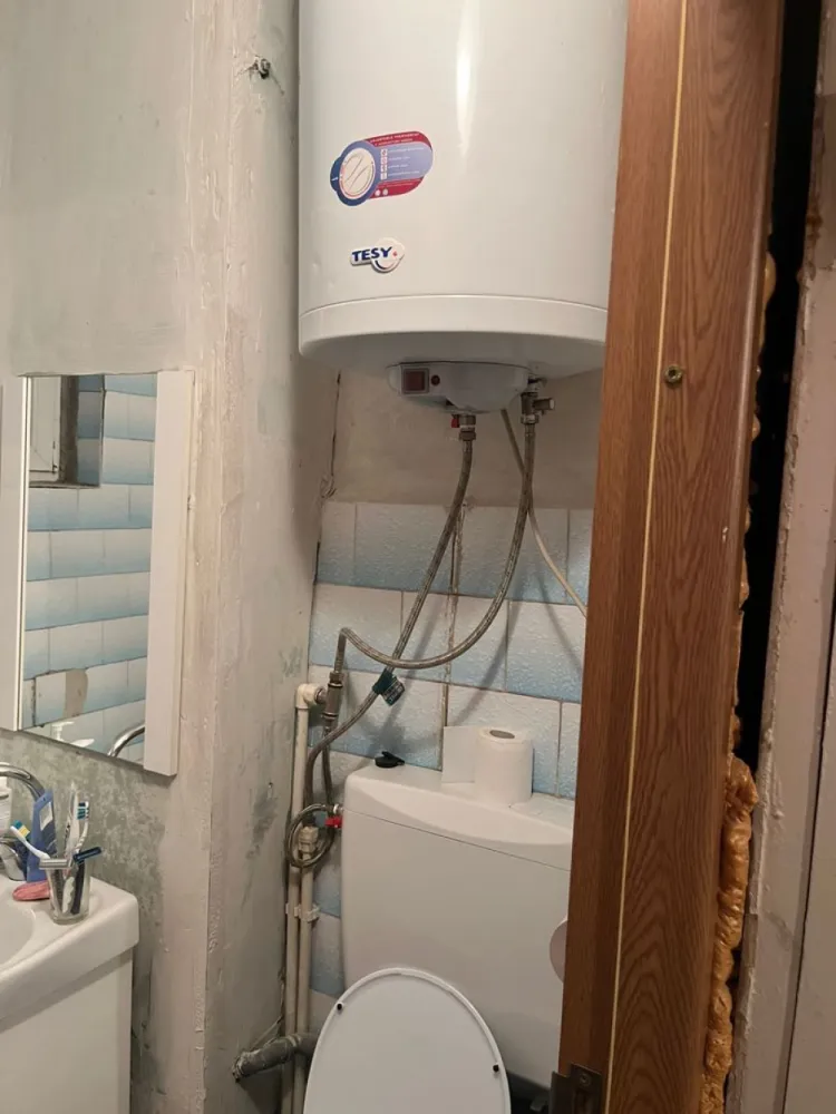 De vanzare apartament 3 camere Micro 16, etaj 4/4, 64.000 euro - Agenția Imobiliară Mag Invest vă propune spre vânzare un apartament cu 3 camere, situat în cartierul Micro 16, la etajul 4 din 4, cu o suprafață utilă de 55 mp.
 Compartimentare practică:
- living luminos
- 2 dormitoare
- bucătărie
- baie
- hol.
Locuința este potrivită atât pentru o familie, cât și ca investiție pentru închiriere, datorită poziționării într-o zonă accesibilă și bine conectată.
 Beneficii zonă:
• acces rapid către mijloace de transport
• magazine, farmacii și supermarketuri în apropiere
• școli și alte puncte de interes la câteva minute distanță.
 Preț: 64.000 Euro – negociabil
Comisionul agentiei imobiliare 1,5%.
 Pentru mai multe detalii și programarea unei vizionări:
Liliana Ene – Agenția Imobiliară Mag Invest Galați
 0746.252.252