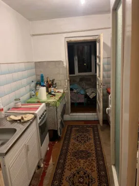De vanzare apartament 3 camere Micro 16, etaj 4/4, 64.000 euro