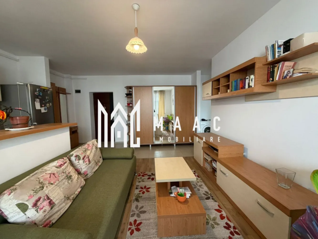 Apartament 2 camere |Zona Kaufland Arhitectilor |48 MP - MAAC Imobiliare vă propune spre vânzare un apartament modern cu 2 camere, decomandat, situat într-una dintre cele mai căutate zone din cartierul Arhitecților, în imediata apropiere a magazinului Kaufland.

Locuința dispune de o compartimentare eficientă și oferă un confort sporit, fiind ideală atât pentru locuit, cât și pentru investiție.

Caracteristici principale:

* Suprafață bine optimizată, compartimentare decomandată
* Living spațios și luminos
* Dormitor confortabil
* Bucătărie separată
* Baie cu geam pentru aerisire naturală
* Balcon generos de 6 mp – perfect pentru relaxare
* Loc de parcare inclus

Apartamentul se vinde complet mobilat și utilat, fiind pregătit pentru mutare imediată, fără investiții suplimentare.

Zona oferă acces facil către puncte de interes, magazine, mijloace de transport și alte facilități urbane.

Avantaje:

* Locație excelentă
* Luminozitate naturală ridicată
* Intimitate și confort
* Ideal pentru locuit sau închiriere

Pentru mai multe detalii sau programarea unei vizionări, nu ezitați să ne contactați! Va rugam specificati CP3085473