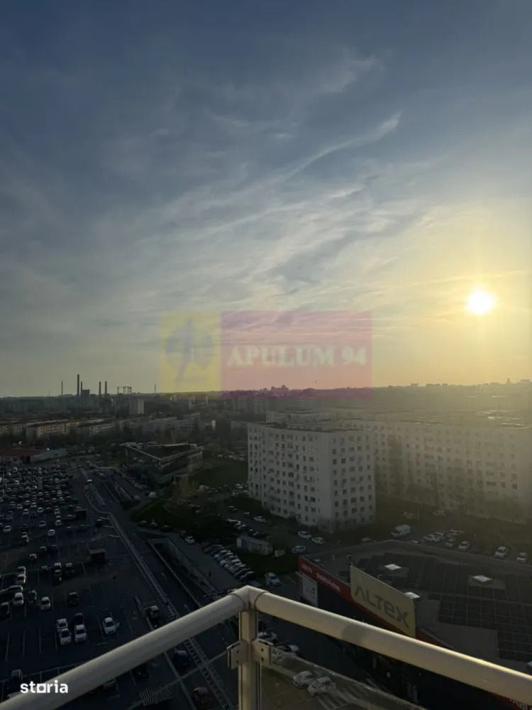 Garsonieră cu balcon Complexul Rasarit de Soare, Titan - Agentia Imobiliara Apulum 94, va ofera
De vânzare garsonieră exceptionala, situată în complexul rezidențial Răsărit de Soare (Titan), ideală atât pentru locuit, cât și pentru investiție (~350-400 euro lunar pentru chirie).
Suprafață totală: 33 mpEtaj: 11/11 (view superb asupra orașului)
An construcție: 2009 Stare: foarte puțin locuită
Garsoniera este luminoasă, orientată spre vest, ceea ce oferă lumină naturală pe tot parcursul zilei și costuri reduse la încălzire (caloriferele sunt folosite la minim iarna). 
A fost aleasă special pentru priveliștea panoramică asupra orașului.
Se vinde complet mobilată și utilată, exact ca în fotografii: aer condiționat, mașină de spălat, frigider, TV, pat + mobilier complet, dressing compartimentat generos, gata de mutare.
Compartimentare eficientă: sufragerie spațioasă, bucătărie separată, baie, hol, debara/dressing, balcon
Localizare & facilitățiShopping & servicii: supermarketuri (Lidl, Kaufland, Mega Image) la câteva minute, centre comerciale și galerii comerciale în apropiere transport: stații STB la 2-3 minute, metrou 1 Decembrie 1918 / Titan / Costin Georgian la ~7-10 minute
Relaxare: Parcul IOR (Titan) și Parcul Teilor în apropiereLifestyle: sală fitness cu piscină în zonă, restaurante, cafenele, terase
Educație & sănătate: școli, grădinițe și clinici în apropiere
Avantaje cheie: vedere panoramică (etaj superior), foarte luminos și călduros iarna, complet mobilat – te poți muta imediat, ideal pentru locuit sau închiriere rapidă, dressing (rar la garsoniere)