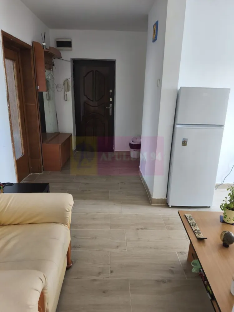 Vanzare apartament in zona Decebal- Calarasilor, metrou magistrala M2 - Va oferim spre vanzare un apartament de 3 camere in zona Calea Calarasilor-Decebal stradal, la etajul 7/8, decomandat, in apropiere de metrou magistrala M2, statia Piata Muncii, si transport suprafata STB. Apartamentul are 2 grupuri sanitare si vederea pe partea din fata si spate a blocului.
Pentru detalii si vizionari contactati agentul la 0733683461.