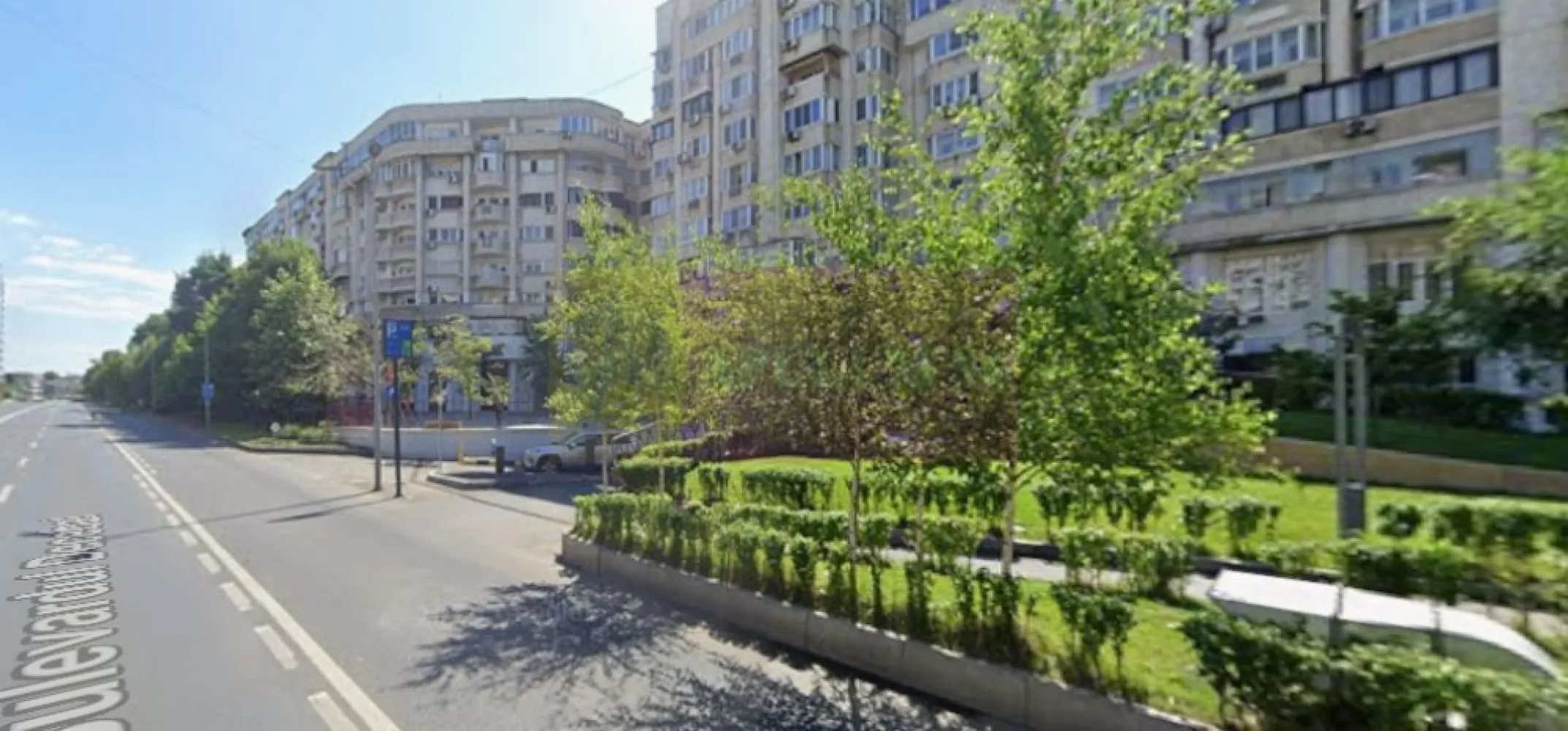 Spatiu comercial bd DECEBAL - PIATA ALBA IULIA - Va oferim spre inchiriere un spațiu comercial in zona Bd. Decebal-Alba Iulia, dispus pe parter și mezanin și beneficiază de poziționare stradală buna, într-o zonă cu trafic pietonal și auto intens. Are deschidere generoasa, ceea ce asigură vizibilitate foarte bună pentru clienti și expunere din mai multe direcții. Suprafata utila a spatiului este 124+100=224mp, cu toate utilitatile si contorizare separata, are curent trifazic 380v.
Are doua intrari prin fata.
Spatiul se preteaza pentru orice tip de activitate.
Pentru detalii suplimentare si vizionare contactati agentul Dona Camelia 0733683461.