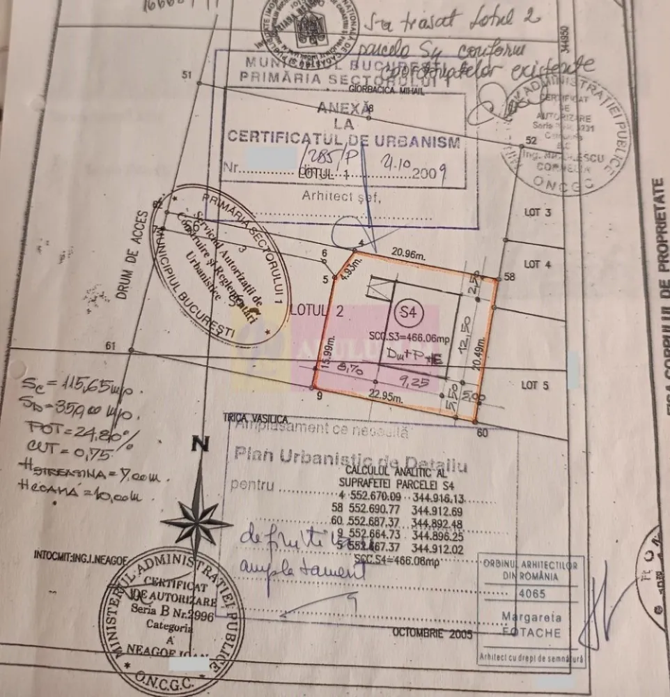 Vanzare teren constructie casa in zona Sisesti-Rompetrol - Va oferim spre vanzare un teren intravilan pentru constructie casa, in zona Sisesti, cu o suprafata de 466mp, intravilan, cu drum de servitute. Urbanism Ds+P+1E. POTmax=45%, CUTmax=2mp ADC/mp teren, Rhmax=Ds+P+1E, Hstreasina=7,00m, Hcoama=10m.
Utilitatile: apa, curent, gaze in apropierea terenului.
Retrageri ale edificiului: fata -5m; spate min-3,00m; dreapta min=3m; stanga min-3,00m.
 Terenul este marcat cu tarusi.