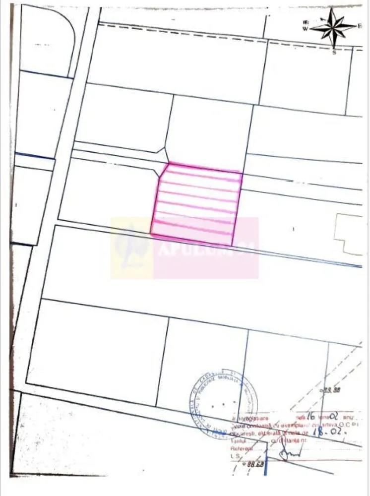Vanzare teren constructie casa in zona Sisesti-Rompetrol - Va oferim spre vanzare un teren intravilan pentru constructie casa, in zona Sisesti, cu o suprafata de 466mp, intravilan, cu drum de servitute. Urbanism Ds+P+1E. POTmax=45%, CUTmax=2mp ADC/mp teren, Rhmax=Ds+P+1E, Hstreasina=7,00m, Hcoama=10m.
Utilitatile: apa, curent, gaze in apropierea terenului.
Retrageri ale edificiului: fata -5m; spate min-3,00m; dreapta min=3m; stanga min-3,00m.
 Terenul este marcat cu tarusi.