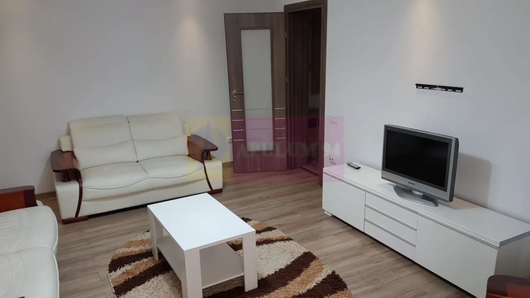 Vanzare apartament 2 camere in zona bd. Decebal stradal - Va oferim spre vanzare un apartament de 2 camere in zona bd Decebal, la etajul 6/8 decomandat, cu vederea pe fata la bulevard si intrarea direct din bulevard. Se vinde mobilat si utilat complet, iar bucataria este inchisa, NU open. Incalzirea apartamentului este de la RADET. Actele sunt la zi pregatite pentru vanzare.