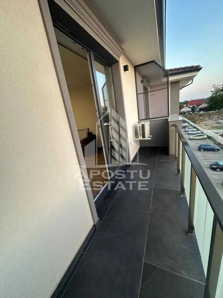 Apartament cu 1 camera de inchiriat, Giroc, Timis - APOSTU ESTATE va propune spre inchiriere apartament cu o camera, mobilat si utilat modern, open space, localizat in judetul Timis, Giroc.
Apartamentul este situat la etajul 3 si are o suprafata de 31 mp.
Compartimentare:
- Hol acces
- Living open space cu bucataria
- Baie
- Balcon deschis
Confortul termic este realizat prin intermediul incalzirii prin pardoseala.
Va asteptam cu drag la o vizionare!
ID intern: CP3069092.