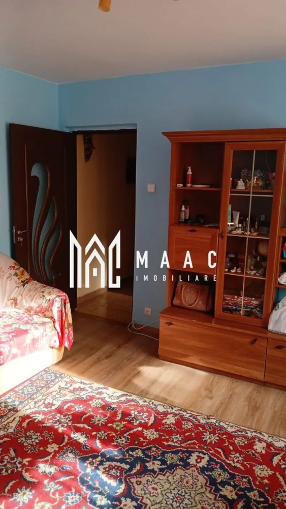 Apartament 2 camere | Zona Nord | 40 mp | - MAAC Imobiliare vă propune spre vânzare un apartament eficient compartimentat, situat pe Strada Constantin Brâncuși, într-o zonă apreciată și bine conectată a orașului. Proprietatea este amplasată la etajul 3 și reprezintă o alegere excelentă atât pentru locuință personală, cât și pentru investiție imobiliară, fiind complet mobilată și utilată, pregătită pentru mutare imediată.

Apartamentul dispune de o suprafață utilă de 38,67 mp și beneficiază de un balcon închis de 2,94 mp, oferind un spațiu practic și bine optimizat pentru confortul de zi cu zi. Instalațiile electrice și termice sunt noi, iar finisajele îngrijite contribuie la crearea unui ambient modern și funcțional, fără a necesita investiții suplimentare.

Caracteristici:
-Apartament situat la etajul 3
-Suprafață utilă de 38,67 mp
-Balcon închis de 2,94 mp
-Complet mobilat și utilat
-Preț negociabil
-Ideal pentru locuit sau investiție

Compartimentare:
-Cameră luminoasă
-Bucătărie practică
-Baie amenajată
-Hol de acces
-Balcon închis

Dotări:
-Încălzire centralizată
-Gigacalorimetru
-Instalație electrică nouă
-Instalație termică nouă
-Mobilier inclus
-Electrocasnice și utilități funcționale
-Spații bine optimizate

Avantaje:
-Mutare imediată fără investiții suplimentare
-Etaj intermediar
-Zonă accesibilă și bine conectată
-Costuri eficiente de întreținere
-Ideal pentru închiriere sau locuință personală
-Apartament renovat și întreținut

Pentru mai multe informații și programarea unei vizionări, vă rugăm să menționați CP3086074 în momentul apelului telefonic.