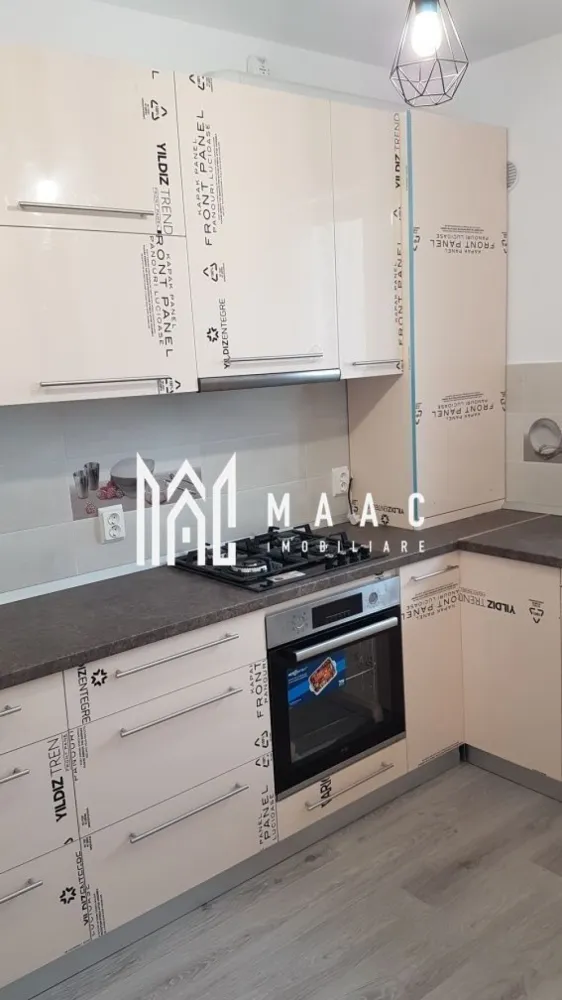 Apartament 2 camere | 54 MPU | Lazaret - MAAC Imobiliare vă propune spre închiriere un apartament modern cu 2 camere, complet mobilat și utilat, ideal pentru persoanele care își doresc confort, spații generoase și o locuință primitoare.
Apartamentul se remarcă prin compartimentarea practică, mobilierul modern, numeroasele spații de depozitare și balconul generos de 16 mp, perfect pentru relaxare.

Compartimentare:
-living spațios
-bucătărie separată
-dormitor matrimonial
-baie cu geam
-hol
-terasa de 16 mp

Dotări și avantaje:
-dormitor cu pat matrimonial și ladă pentru depozitare
-dressing generos în dormitor
-living mare cu colțar comod
-dressing mare în living pentru depozitare
-mobilier modern și funcțional
-bucătărie separată complet utilată
-cuptor electric
-plită pe gaz
-cuptor cu microunde
-hotă
-combină frigorifică
-baie spațioasă cu cabină de duș și geam pentru aerisire naturală
-mașină de spălat haine
-apartament complet mobilat și utilat modern
-balcon generos de 16 mp

Condiții:
-disponibilitate: de la sfarsitul lunii mai

Pentru mai multe detalii sau pentru programarea unei vizionări, vă rugăm să ne contactați specificând: ID CP3087164.