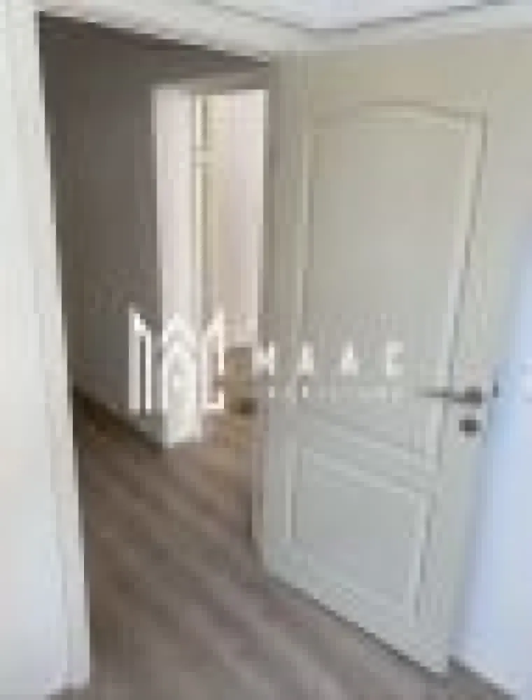 Spatiu comercial | Parter | 75 MPU | Vitrină stradală | Ultracentral - MAAC Imobiliare vă propune spre închiriere un spațiu comercial situat ultracentral, într-o zonă cu vad comercial foarte bun.

Poziționarea excelentă și vizibilitatea stradală îl recomandă pentru multiple activități comerciale.

Detalii spațiu
Suprafață utilă: 75 mp
Compartimentare:
2 încăperi generoase
birou
hol
grup sanitar
Dotări și beneficii
Vitrină mare la stradă – expunere excelentă
Spații înalte și luminoase
Renovat complet
Instalații noi
Centrală termică nouă
Uși și geamuri noi
Spațiu pregătit pentru utilizare imediată
Pretabil pentru

salon de înfrumusețare
farmacie
sediu bancar
showroom
cabinet
birouri
magazin / retail
alte activități comerciale

Avantaje locație
Ultracentral – Sibiu
La 3 minute de Piața Mare
Zonă intens circulată
Vad comercial excelent
Vizibilitate ridicată

Pentru mai multe detalii precizati telefonic ca ati vizionat anuntul cu ID: CP3087616