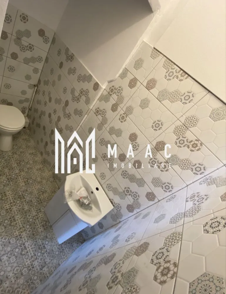 Spatiu comercial | Parter | 75 MPU | Vitrină stradală | Ultracentral - MAAC Imobiliare vă propune spre închiriere un spațiu comercial situat ultracentral, într-o zonă cu vad comercial foarte bun.

Poziționarea excelentă și vizibilitatea stradală îl recomandă pentru multiple activități comerciale.

Detalii spațiu
Suprafață utilă: 75 mp
Compartimentare:
2 încăperi generoase
birou
hol
grup sanitar
Dotări și beneficii
Vitrină mare la stradă – expunere excelentă
Spații înalte și luminoase
Renovat complet
Instalații noi
Centrală termică nouă
Uși și geamuri noi
Spațiu pregătit pentru utilizare imediată
Pretabil pentru

salon de înfrumusețare
farmacie
sediu bancar
showroom
cabinet
birouri
magazin / retail
alte activități comerciale

Avantaje locație
Ultracentral – Sibiu
La 3 minute de Piața Mare
Zonă intens circulată
Vad comercial excelent
Vizibilitate ridicată

Pentru mai multe detalii precizati telefonic ca ati vizionat anuntul cu ID: CP3087616