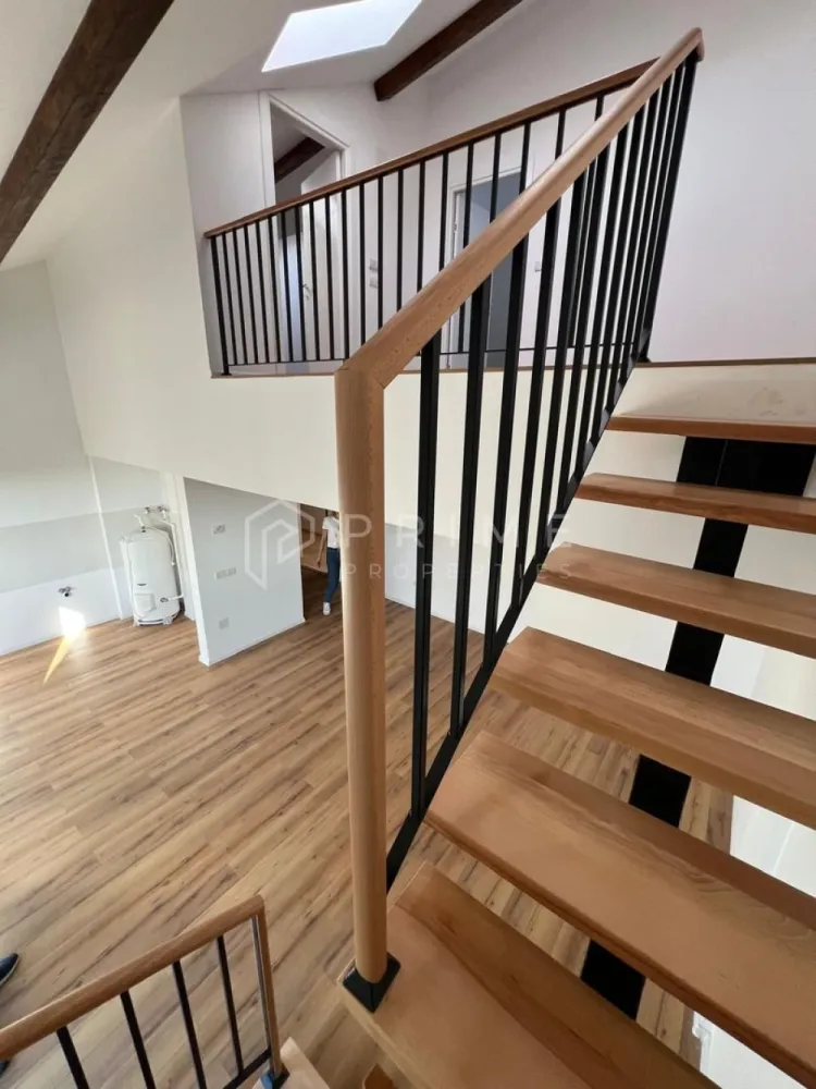 Spațiu de birouri premium de închiriat, Ultracentral Tărgu Mureș - Vă oferim spre închiriere un spațiu modern și elegant, situat într-o clădire nouă, cu poziționare ultracentrală, ideal pentru companii care își doresc vizibilitate și prestigiu.

Detalii spațiu:
Suprafață generoasă, dispusă pe două niveluri
Compartimentare practică, cu scară interioară
Spații luminoase, cu finisaje de calitate premium
Flexibilitate pentru amenajarea în funcție de necesități (birouri open space, săli de ședințe, zonă de recepție)

Facilități și avantaje:
Clădire nouă, cu standarde moderne de construcție
Locație ultracentrală, acces facil la instituții, restaurante, bănci și zone de interes
Imagine reprezentativă pentru brandul dvs.
Spațiu potrivit pentru firme din domenii precum: IT, consultanță, juridic, medical sau financiar

✅ O oportunitate excelentă pentru companiile care caută un spațiu de birouri premium, în inima orașului!

La Prime Properties, fiecare tranzacție înseamnă mai mult decât o simplă achiziție sau închiriere– este un proces complet, în care colaborăm cu cei mai buni profesioniști: notari, avocați, designeri, arhitecți, evaluatori, specialiști în certificate energetice, consultanți de credite imobiliare.
Ne dedicăm 100% fiecărui client, iar asta se reflectă în rezultate și în încrederea pe care o primim înapoi prin recomandările lor.
Proprietatea aceasta nu se potrivește exact nevoilor tale?
Lasă-ne să îți găsim alternativa potrivită. Agentul nostru îți va oferi soluții avantajoase și adaptate stilului tău de viață.
📞 Contactează-ne astăzi. Până acum nu am dezamăgit niciun client – și nu vom începe cu tine.