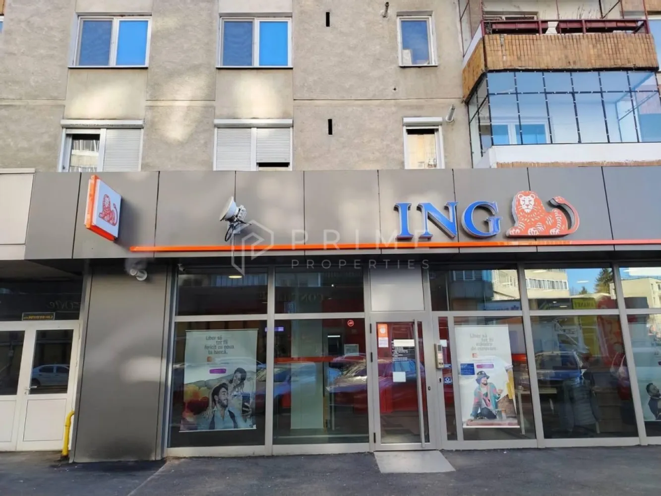 Apartament 3 Camere Decomandat – Cartier Tudor (Zona Fortuna) - Vă oferim spre vânzare un apartament cu 3 camere, situat într-una dintre cele mai căutate zone din Târgu Mureș, pe strada Înfrățirii, nr. 2. Proprietatea este ideală pentru cei care își doresc un cămin configurat după propriul gust, necesitând renovare totală.

Detalii Principale:
Locație: Cartier Tudor - Fortuna.
Suprafață utilă: 68,37 mp.

Compartimentare: Decomandat, Confort I.

Etaj: 2.
Structură: 3 camere și 2 băi.
Dotări și Facilități:
Centrală termică proprie deja instalată.
Geamuri termopan de calitate, montate recent (acum doi ani).

Disponibilitate: Imediat ocupabil.

Preț și Contact:
Preț: 117.500 Euro.

Telefon: 0745516102