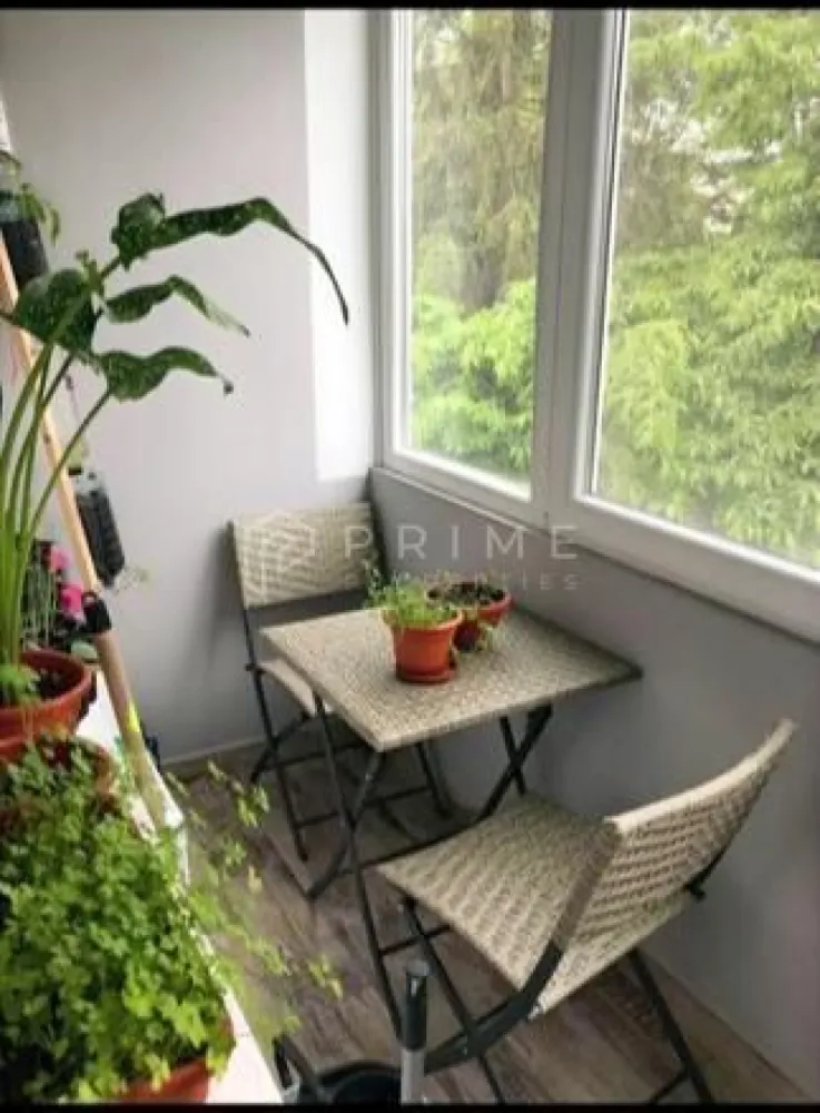 Apartament cochet 2 camere cartierul Tudor - Vă prezentăm la vânzare un apartament cu 2 camere cochet, renovat modern în 2018. 
Localizat in cartierul Tudor, str.Moldovei lângă parc, apartamentul vă dă acces la tot ce aveți nevoie pentru o viață modernă. 
În apropriere sunt școli, grădinițe, magazine, gym, acces la transport în comun.
Apartamentul are o suprafață de 40mp utili cu balcon închis și izolat, situat la etajul 4 din 4, iar hidroizolația blocului a fost refăcută în 2024.
Apartamentul se vinde complet mobilat și utilat. 

La Prime Properties, fiecare tranzacție înseamnă mai mult decât o simplă achiziție – este un proces complet, în care colaborăm cu cei mai buni profesioniști: notari, avocați, designeri, arhitecți, evaluatori, specialiști în certificate energetice, consultanți de credite imobiliare.
Astfel, atunci când alegi o proprietate prin noi, primești la pachet și siguranță, transparență și servicii impecabile pe tot parcursul drumului tău către casa ideală.
Ne dedicăm 100% fiecărui client, iar asta se reflectă în rezultate și în încrederea pe care o primim înapoi prin recomandările lor.
Proprietatea aceasta nu se potrivește exact nevoilor tale?
Lasă-ne să îți găsim alternativa potrivită. Agentul nostru îți va oferi soluții avantajoase și adaptate stilului tău de viață.
📞 Contactează-ne astăzi. Până acum nu am dezamăgit niciun client – și nu vom începe cu tine.
Comision 0% pentru cumpărători