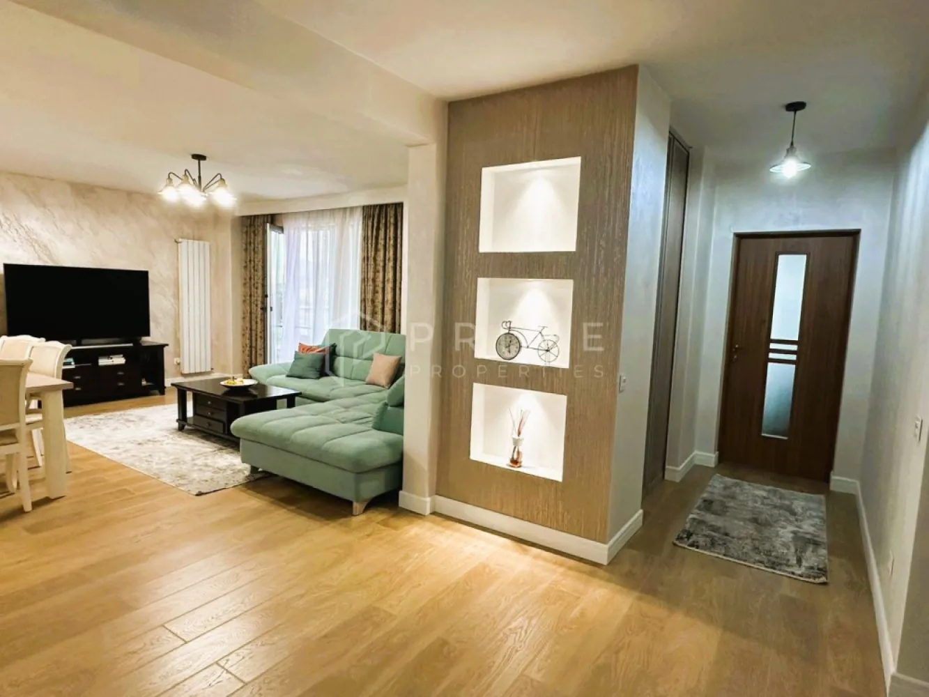 Apartament 2 camere | Green Residence | Etaj 10 | Vedere panoramică - Vă propunem spre vânzare un apartament modern, situat în Green Residence, la etajul 10, cu o panoramă superbă asupra orașului și o lumină naturală excelentă.

🔹 Detalii principale:
Suprafață utilă: 64 mp
Balcon: 8 mp
2 camere
Etaj 10

Apartamentul beneficiază de o compartimentare compactă și bine gândită, în care spațiile comunică armonios:

Living luminos cu bucătărie open-space
Ieșire directă pe balcon din zona de zi
Dormitor confortabil
Baie modernă

Zona de living și bucătărie creează un spațiu aerisit, ideal atât pentru relaxare, cât și pentru socializare.

✨ Design & dotări
Complet mobilat și utilat, într-un stil modern și elegant
Mobilier de calitate, ales cu bun gust
Finisaje contemporane
Apartament pregătit pentru mutare imediată

🌆 Balconul de 8 mp oferă o vedere panoramică spectaculoasă asupra orașului – locul perfect pentru momente de relaxare.

Un apartament ideal atât pentru locuit, cât și pentru investiție, într-un complex modern și apreciat.
Vă invităm să ne contactați pentru detalii suplimentare și programarea unei vizionări.