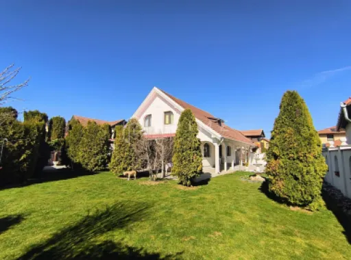 Casa perfectă pentru familie – curte, foișor cu grătar și garaj triplu