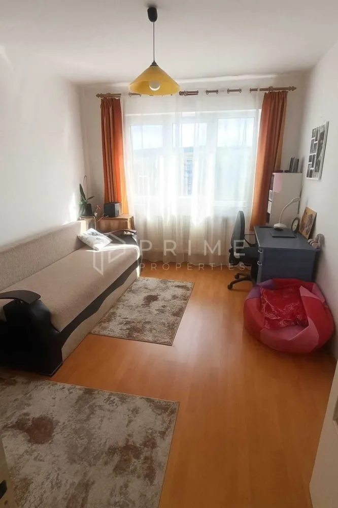 Apartament 2 camere | Zona Dâmbu | Confort 1 | 58 mp - Vă propunem spre vânzare un apartament cu 2 camere, confort 1, situat în zona Dâmbu, într-un imobil cu regim de înălțime P+10.

Apartamentul are o suprafață de 58 mp, dispune de hol pătrat, oferind o compartimentare practică și funcțională, și este amplasat la etajul 9 din 10, beneficiind de lumină naturală și o vedere deschisă.

Caracteristici:
2 camere
confort 1
suprafață: 58 mp
hol pătrat
etaj 9 din 10

Apartamentul este ideal atât pentru locuință proprie, cât și pentru investiție.

La Prime Properties, fiecare tranzacție înseamnă mai mult decât o simplă achiziție – este un proces complet, în care colaborăm cu cei mai buni profesioniști: notari, avocați, designeri, arhitecți, evaluatori, specialiști în certificate energetice, consultanți de credite imobiliare.
Astfel, atunci când alegi o proprietate prin noi, primești la pachet și siguranță, transparență și servicii impecabile pe tot parcursul drumului tău către casa ideală.

Ne dedicăm 100% fiecărui client, iar asta se reflectă în rezultate și în încrederea pe care o primim înapoi prin recomandările lor.
Proprietatea aceasta nu se potrivește exact nevoilor tale?

Lasă-ne să îți găsim alternativa potrivită. Agentul nostru îți va oferi soluții avantajoase și adaptate stilului tău de viață.
📞 Contactează-ne astăzi. Până acum nu am dezamăgit niciun client – și nu vom începe cu tine.
Comision 0% pentru cumpărători