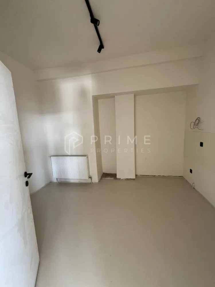 Spațiu de birouri de închiriat, zona industrială Libertății - Oferim spre închiriere un spațiu de birouri renovat recent, situat la etajul 1 al unei clădiri vechi, cu caracter industrial.

Caracteristici:
-încălzire în pardoseală + calorifere
-aer condiționat
-bucătărie
-grupuri sanitare separate (femei / bărbați)
-spațiu dedicat pentru arhivă
-birou separat, delimitat cu perete de sticlă – perfect pentru management sau sală de ședințe

Spațiul este potrivit pentru activități de birou, firmă de servicii, IT, proiectare, logistică sau back-office.

Preț: 800 € + TVA

Pentru detalii suplimentare și programarea unei vizionări, nu ezita să mă contactezi.