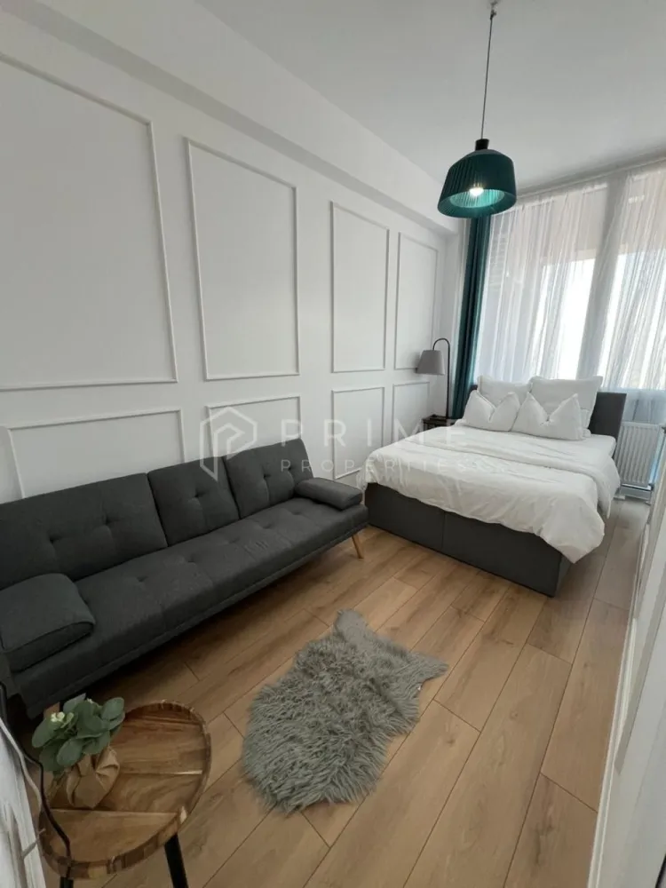 Studio premium transformat în 2 camere | Concept 9 | Vedere panoramică - Descoperă un apartament cu adevărat special, situat la etajul 9 al complexului Concept 9, unul dintre cele mai căutate ansambluri rezidențiale din Târgu Mureș, chiar lângă Shopping City.

Cu o suprafață de 41 mp, acest studio a fost transformat inteligent într-un apartament cu 2 camere, dormitorul fiind separat, oferind intimitate și funcționalitate. Este singurul apartament de dimensiuni mici din complex cu această orientare, beneficiind de o priveliște superbă asupra orașului, care îți taie respirația atât ziua, cât și seara.

Apartamentul este finisat cochet, cu un design modern și armonios, și se vinde complet mobilat și utilat, gata de mutare. Zona de zi este open-space, cu living și bucătărie, iar spațiile de depozitare sunt eficient gândite, inclusiv un dulap încorporat pe hol. Un plus major al acestui apartament este înălțimea generoasă a pereților, de 3,10 m, care oferă o senzație de spațiu, lumină și aerisire, amplificând confortul și eleganța locuinței.

Etaj 9 – lumină naturală și vedere panoramică.
Dormitor separat.
Mobilat & utilat complet.
Loc de parcare inclus în preț.
Ideal pentru o persoană sau un cuplu.
Potrivit atât pentru locuire, cât și pentru investiție.

Preț: 115.000 €.

Un apartament rar, într-o locație premium, care îmbină confortul, priveliștea și funcționalitatea.

Pentru clienții cumpărători, comisionul este 0%.
La Prime Properties, fiecare tranzacție înseamnă mai mult decât o simplă achiziție – este un proces complet, în care colaborăm cu cei mai buni profesioniști: notari, avocați, designeri, arhitecți, evaluatori, specialiști în certificate energetice, consultanți de credite imobiliare.
Astfel, atunci când alegi o proprietate prin noi, primești la pachet și siguranță, transparență și servicii impecabile pe tot parcursul drumului tău către casa ideală.
Ne dedicăm 100% fiecărui client, iar asta se reflectă în rezultate și în încrederea pe care o primim înapoi prin recomandările lor.
Proprietatea aceasta nu se potrivește exact nevoilor tale?
Lasă-ne să îți găsim alternativa potrivită. Agentul nostru îți va oferi soluții avantajoase și adaptate stilului tău de viață.
📞 Contactează-ne astăzi. Până acum nu am dezamăgit niciun client – și nu vom începe cu tine.