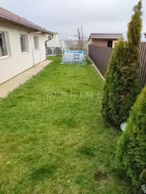 Casă superbă, pe un singur nivel – complet mobilată și utilată – Nazna