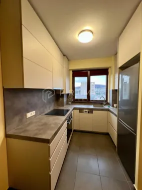 Apartament duplex modern de închiriat, complet mobilat, 4 camere