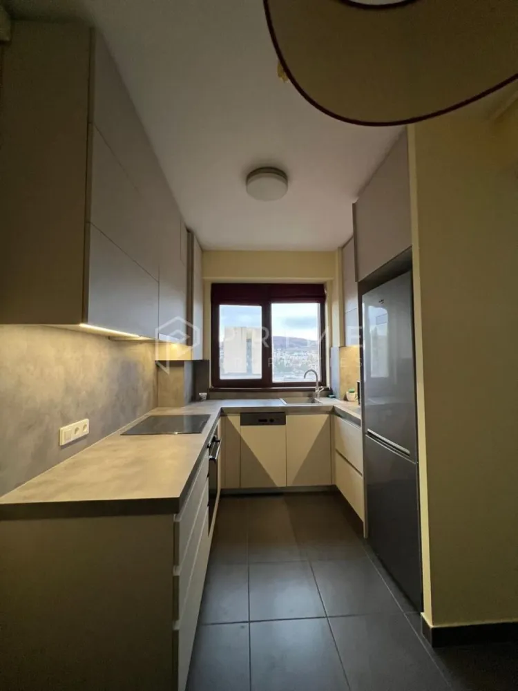 Apartament duplex modern de închiriat, complet mobilat, 4 camere