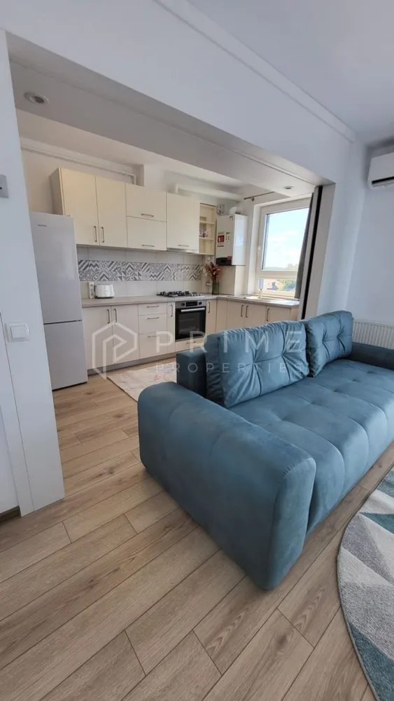 Studio modern de vânzare în complexul Maurer Residence, Târgu Mureș - Descoperă confortul unui apartament modern, elegant și complet echipat, situat în îndrăgitul complex Maurer Residence – o zonă liniștită, sigură și bine conectată la oraș. Acest studio decomandat se vinde complet mobilat și utilat, cu finisaje de lux și mobilier de calitate superioară – totul gândit pentru confort și funcționalitate.

Compartimentare:
- cameră spațioasă, luminoasă și primitoare
- bucătărie open-space, ce poate fi separată de living printr-un perete glisant modern, cu telecomandă, pentru intimitate și flexibilitate
- hol de acces generos
- baie elegantă, cu finisaje de calitate
- debara practică pentru depozitare
- balcon perfect pentru relaxare

Dotări și echipamente:
- mobilier modern, atent ales
- electrocasnice de top: plită, cuptor electric, frigider, mașină de spălat performantă
- aer condiționat pentru confort în orice anotimp
- boxă la subsol, inclusă în preț

Opțional: loc de parcare exterior – disponibil la prețul de 7.000 €.

Localizare: Maurer Residence, Târgu Mureș – un ansamblu modern, curat și bine administrat, cu acces rapid la magazine, transport, zone verzi și alte facilități.

La Prime Properties, fiecare tranzacție înseamnă mai mult decât o simplă achiziție – este un proces complet, în care colaborăm cu cei mai buni profesioniști: notari, avocați, designeri, arhitecți, evaluatori, specialiști în certificate energetice, consultanți de credite imobiliare.
Astfel, atunci când alegi o proprietate prin noi, primești la pachet și siguranță, transparență și servicii impecabile pe tot parcursul drumului tău către casa ideală.

Ne dedicăm 100% fiecărui client, iar asta se reflectă în rezultate și în încrederea pe care o primim înapoi prin recomandările lor.
Proprietatea aceasta nu se potrivește exact nevoilor tale?

Lasă-ne să îți găsim alternativa potrivită. Agentul nostru îți va oferi soluții avantajoase și adaptate stilului tău de viață.
📞 Contactează-ne astăzi. Până acum nu am dezamăgit niciun client – și nu vom începe cu tine.
Comision 0% pentru cumpărători