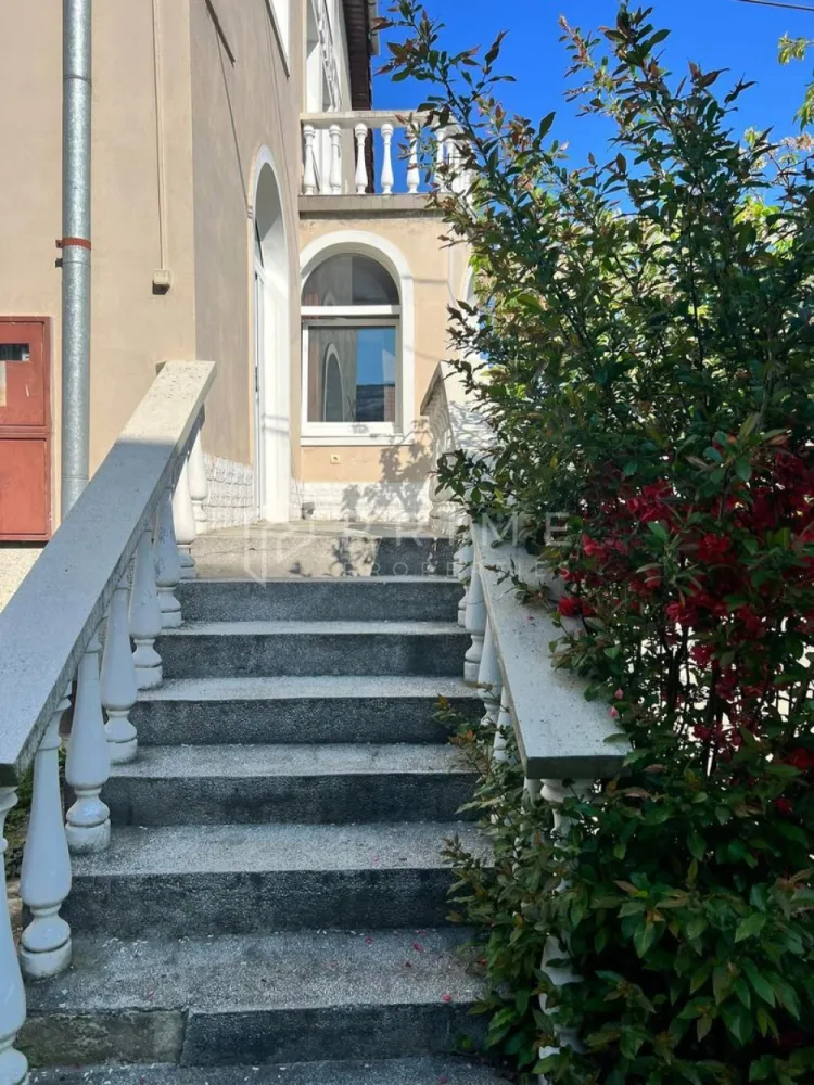 Casă spațioasă de închiriat pentru cazare muncitori, în Corunca - Casă spațioasă de închiriat pentru cazare muncitori

✅ 4 camere mari și luminoase
✅ Bucătărie complet utilată
✅ 2 băi
✅ Sală de mese dedicată
✅ Capacitate: 10 – 15 muncitori
✅ Preț cazare/ muncitor/ noapte, cu utilități incluse: 40 lei/ 8 euro

👉 Curte generoasă, ideală pentru relaxare după program
👉 Parcare în curte pentru mai multe mașini

📍 Locație accesibilă, perfectă pentru echipe de muncitori sau firme care au nevoie de spațiu de cazare pentru angajați.

📞 Contactați-ne pentru mai multe detalii și vizionări.