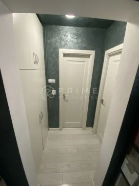 Apartament cu 2 camere, renovat și mobilat – Vedere panoramică