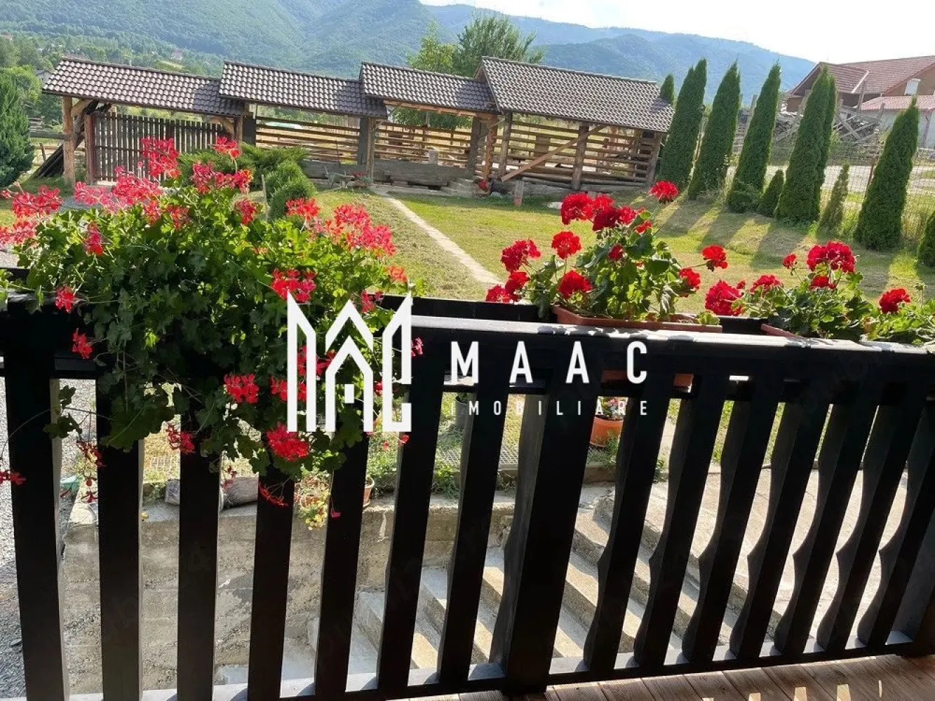 Vilă 7 Camere | 256 MPU | 2000 MP Teren Terasat | Tocile