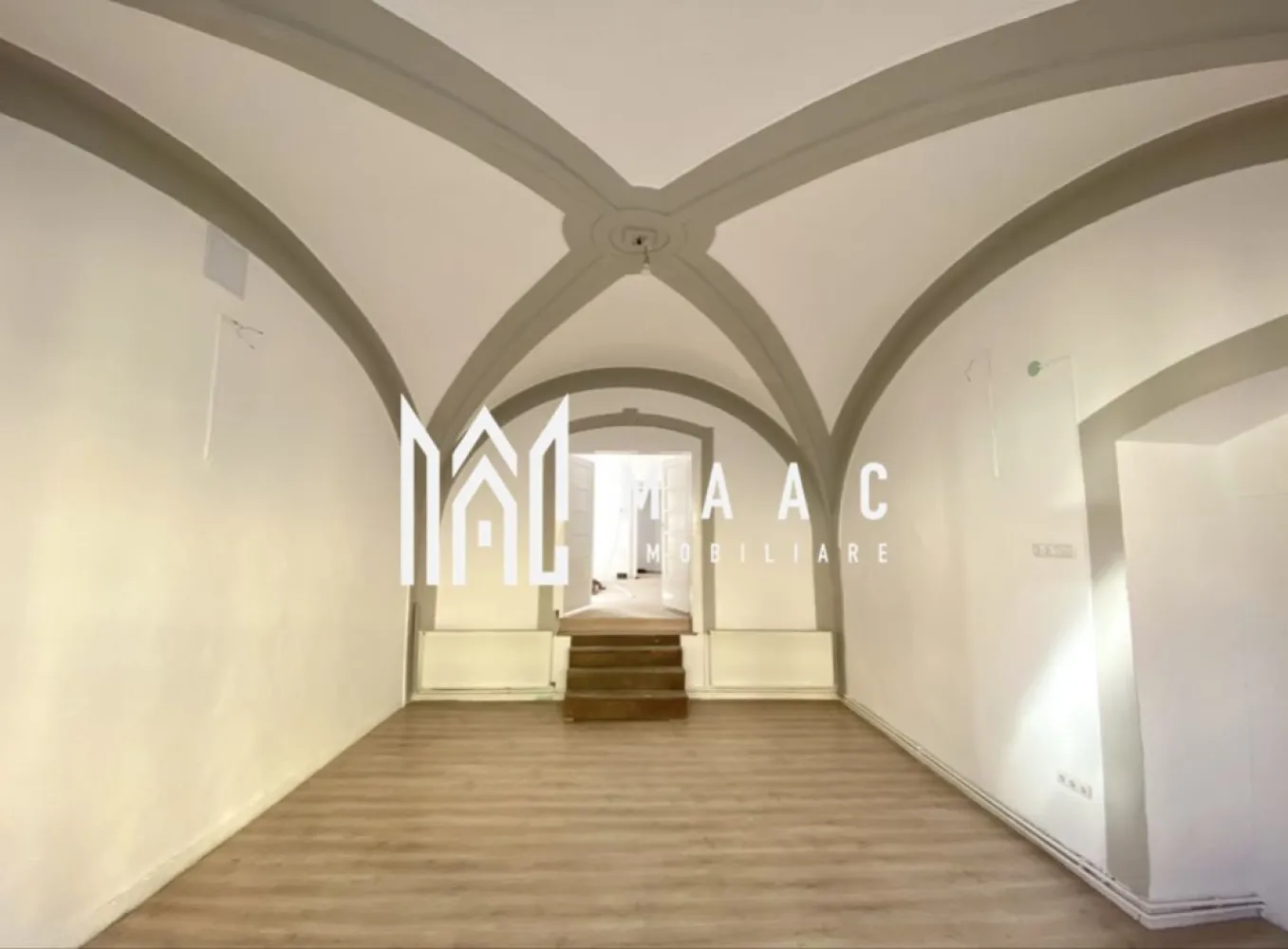 Spatiu comercial | Parter | 75 MPU | Vitrină stradală | Ultracentral - MAAC Imobiliare vă propune spre închiriere un spațiu comercial situat ultracentral, într-o zonă cu vad comercial foarte bun.

Poziționarea excelentă și vizibilitatea stradală îl recomandă pentru multiple activități comerciale.

Detalii spațiu
Suprafață utilă: 75 mp
Compartimentare:
2 încăperi generoase
birou
hol
grup sanitar
Dotări și beneficii
Vitrină mare la stradă – expunere excelentă
Spații înalte și luminoase
Renovat complet
Instalații noi
Centrală termică nouă
Uși și geamuri noi
Spațiu pregătit pentru utilizare imediată
Pretabil pentru

salon de înfrumusețare
farmacie
sediu bancar
showroom
cabinet
birouri
magazin / retail
alte activități comerciale

Avantaje locație
Ultracentral – Sibiu
La 3 minute de Piața Mare
Zonă intens circulată
Vad comercial excelent
Vizibilitate ridicată

Pentru mai multe detalii precizati telefonic ca ati vizionat anuntul cu ID: CP3087616