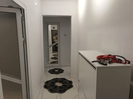 De vanzare apartament 3 camere – Micro 40 – Parter cu gradina, 58.000 euro