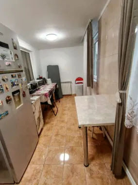 De vanzare apartament 3 camere – Micro 40 – Parter cu gradina, 58.000 euro