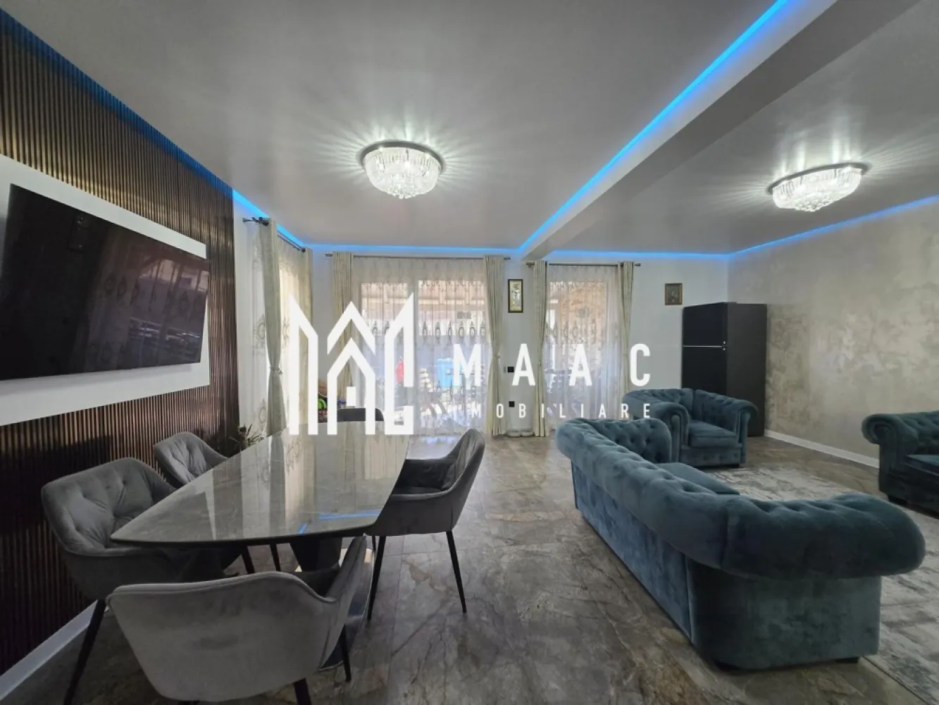 Casa 4 camere | Curte si terasa | Selimbar - MAAC Imobiliare vă propune spre vânzare o casă tip duplex modernă și elegantă, situată într-o zonă rezidențială din Șelimbăr, ideală pentru cei care își doresc confort, intimitate și un stil de viață modern. Proprietatea se remarcă prin compartimentarea eficientă, finisajele premium și ambientul rafinat, fiind alegerea potrivită pentru o familie care caută o locuință pregătită pentru mutare imediată.

Casa dispune de o suprafață utilă de 111 mp și este compartimentată inteligent pentru a răspunde perfect nevoilor unei familii moderne. Locuința beneficiază de 3 dormitoare spațioase și luminoase, amenajate cu bun gust, oferind un spațiu confortabil și relaxant pentru fiecare membru al familiei.

Zona de zi impresionează prin livingul generos amenajat în concept open space cu bucătăria complet mobilată și utilată, creând un spațiu ideal pentru petrecerea timpului alături de familie și prieteni. Designul modern, mobilierul atent ales și finisajele de calitate superioară contribuie la crearea unei atmosfere elegante și primitoare în întreaga locuință.

Proprietatea dispune de 2 băi complet echipate, amenajate cu materiale și obiecte sanitare premium, accentul fiind pus pe funcționalitate, confort și estetică modernă.

Casa se vinde finisată și mobilată lux, fiind pregătită pentru mutare imediată, fără necesitatea unor investiții suplimentare. Terenul aferent, cu suprafața de 226 mp, oferă spațiul perfect pentru amenajarea unei zone de relaxare, terasă sau loc de joacă.

Caracteristici și avantaje:
-Casă tip duplex
-Suprafață utilă de 111 mp
-Teren de 226 mp
-3 dormitoare spațioase
-Living open space cu bucătărie
-Bucătărie complet mobilată și utilată
-2 băi complet echipate
-Finisaje premium
-Mobilată și utilată lux
-Zonă rezidențială din Șelimbăr
-Pregătită pentru mutare imediată
-Spațiu pentru relaxare, terasă și loc de joacă

Proprietatea reprezintă o alegere excelentă pentru cei care caută o casă de vânzare în Șelimbăr, într-o zonă liniștită și apreciată, cu acces facil către Sibiu și punctele de interes din împrejurimi.

Pentru mai multe detalii și programarea unei vizionări, vă rugăm să contactați echipa MAAC Imobiliare și să menționați CP3088092 la telefon.