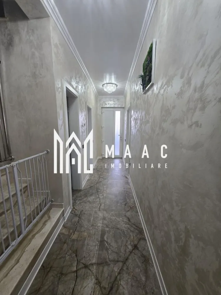 Casa 4 camere | Curte si terasa | Selimbar - MAAC Imobiliare vă propune spre vânzare o casă tip duplex modernă și elegantă, situată într-o zonă rezidențială din Șelimbăr, ideală pentru cei care își doresc confort, intimitate și un stil de viață modern. Proprietatea se remarcă prin compartimentarea eficientă, finisajele premium și ambientul rafinat, fiind alegerea potrivită pentru o familie care caută o locuință pregătită pentru mutare imediată.

Casa dispune de o suprafață utilă de 111 mp și este compartimentată inteligent pentru a răspunde perfect nevoilor unei familii moderne. Locuința beneficiază de 3 dormitoare spațioase și luminoase, amenajate cu bun gust, oferind un spațiu confortabil și relaxant pentru fiecare membru al familiei.

Zona de zi impresionează prin livingul generos amenajat în concept open space cu bucătăria complet mobilată și utilată, creând un spațiu ideal pentru petrecerea timpului alături de familie și prieteni. Designul modern, mobilierul atent ales și finisajele de calitate superioară contribuie la crearea unei atmosfere elegante și primitoare în întreaga locuință.

Proprietatea dispune de 2 băi complet echipate, amenajate cu materiale și obiecte sanitare premium, accentul fiind pus pe funcționalitate, confort și estetică modernă.

Casa se vinde finisată și mobilată lux, fiind pregătită pentru mutare imediată, fără necesitatea unor investiții suplimentare. Terenul aferent, cu suprafața de 226 mp, oferă spațiul perfect pentru amenajarea unei zone de relaxare, terasă sau loc de joacă.

Caracteristici și avantaje:
-Casă tip duplex
-Suprafață utilă de 111 mp
-Teren de 226 mp
-3 dormitoare spațioase
-Living open space cu bucătărie
-Bucătărie complet mobilată și utilată
-2 băi complet echipate
-Finisaje premium
-Mobilată și utilată lux
-Zonă rezidențială din Șelimbăr
-Pregătită pentru mutare imediată
-Spațiu pentru relaxare, terasă și loc de joacă

Proprietatea reprezintă o alegere excelentă pentru cei care caută o casă de vânzare în Șelimbăr, într-o zonă liniștită și apreciată, cu acces facil către Sibiu și punctele de interes din împrejurimi.

Pentru mai multe detalii și programarea unei vizionări, vă rugăm să contactați echipa MAAC Imobiliare și să menționați CP3088092 la telefon.