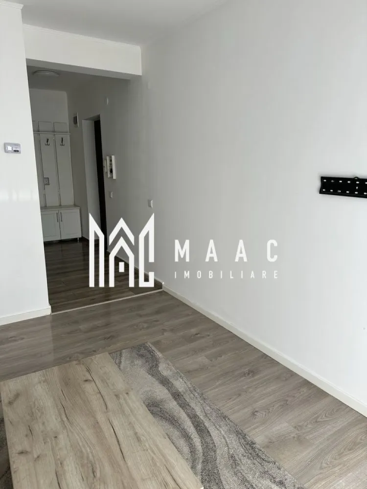 Apartament 1 Camera I Decomandat I Parter I Alma-Turnisor - Se oferă spre vânzare garsonieră decomandată, cu o suprafață de 31 mp, situată la parterul unui imobil construit după anul 2000, într-o zonă urbană apreciată pentru accesibilitate și proximitatea față de facilitățile importante ale orașului.

Locuința este complet mobilată și utilată, fiind ideală atât pentru locuire proprie, cât și pentru investiție.

Caracteristici:
Suprafață utilă: 31 mp
Compartimentare decomandată
Balcon – spațiu ideal pentru relaxare
Complet mobilată și utilată
Loc de parcare inclus
Situată la parter
Imobil construit după anul 2000

Avantaje:
Disponibilă imediat
Ideală pentru investiție / închiriere
Costuri reduse de întreținere
Compartimentare practică și eficientă
Mutare rapidă, fără investiții suplimentare

Localizare:
Aproape de magazine, centre medicale, școli și zone verzi
Stații de autobuz în apropiere
Acces facil către principalele puncte de interes ale orașului

O proprietate practică și bine poziționată, perfectă pentru cei care caută o investiție sigură sau o locuință confortabilă, gata de mutare.

Pentru informati si vizionari: CP3088414